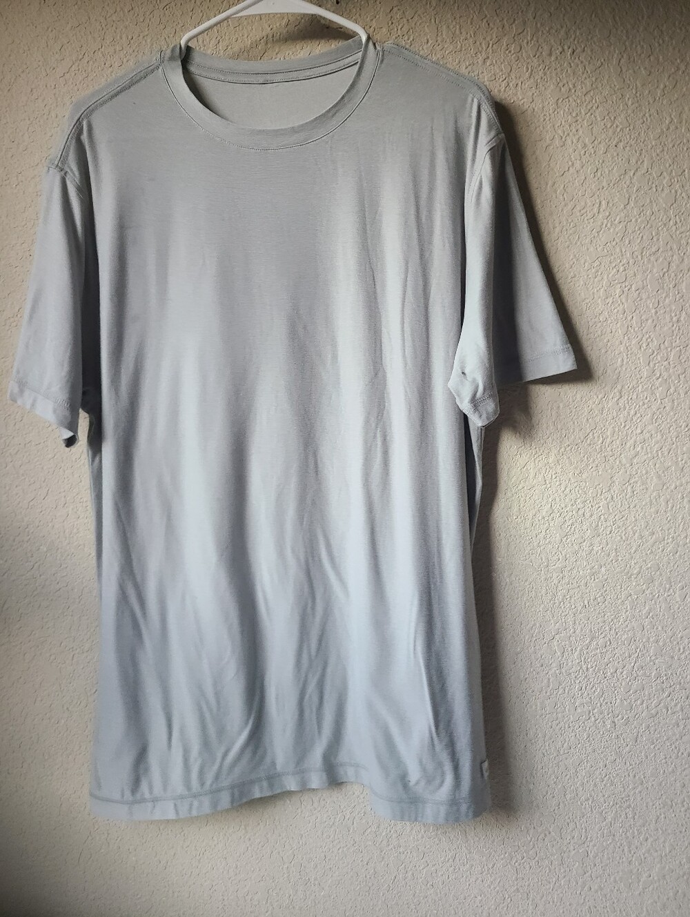 Vuori Men's Light Gray Crew Neck T-Shirt Size L
